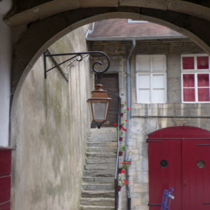 Historische Laterne in Innenhof